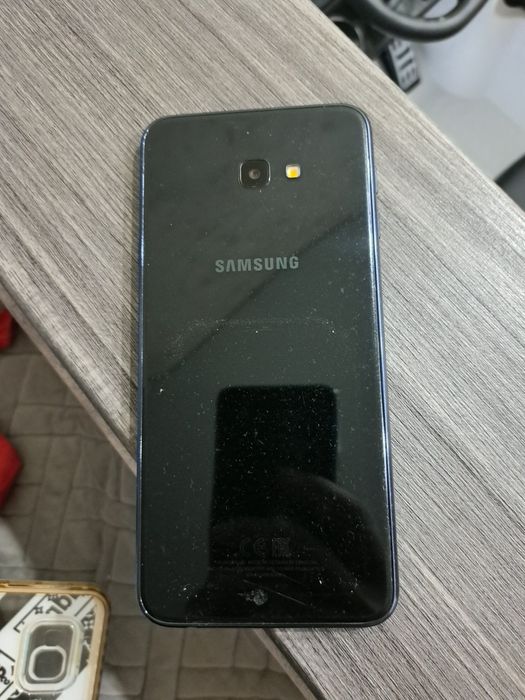 Продам телефон самсунг ж4