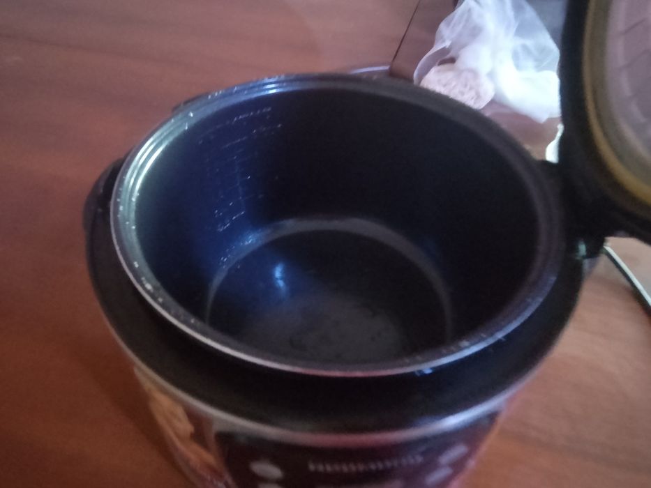 Мультиварка , пароварка Редмонд в отличном состоянии