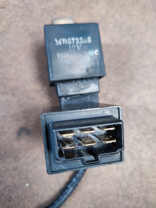 Реле обогрева заднего стекла Mitsubishi MB572255