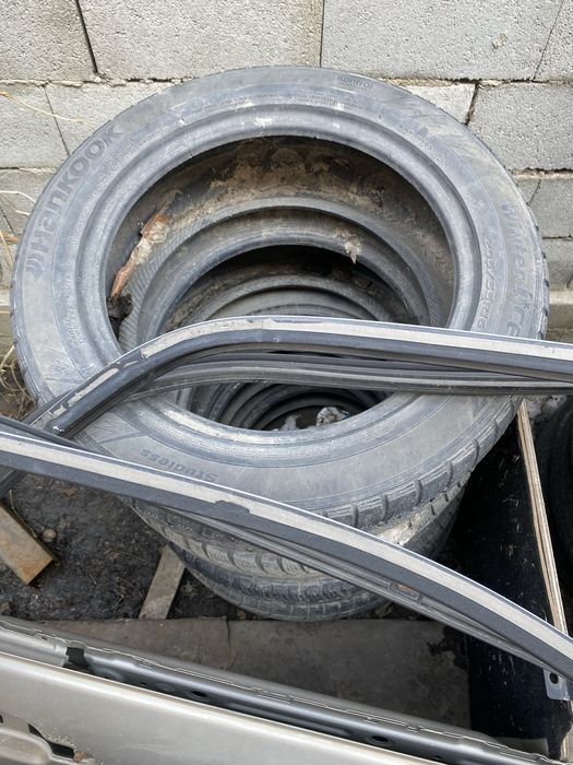 Продается шины на Lexus