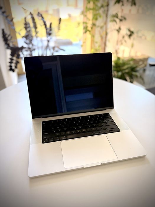 MacBook Pro 16” (2021), M1 Pro, 32 ГБ / 1 ТБ, Silver, торг