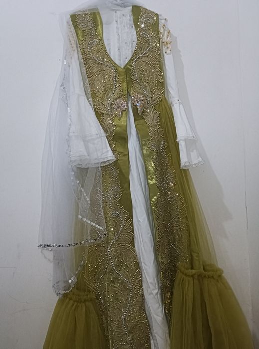 Ansamb kelin koʻylak sotiladi