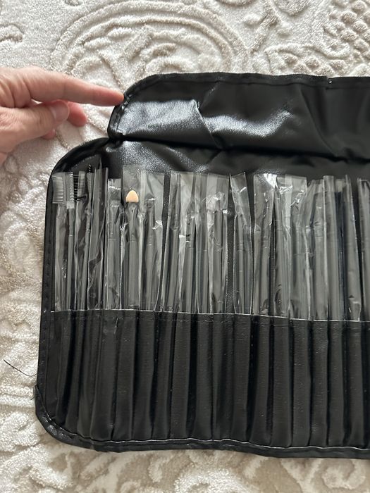 Set pensule machiaj make up NOU 24 piese