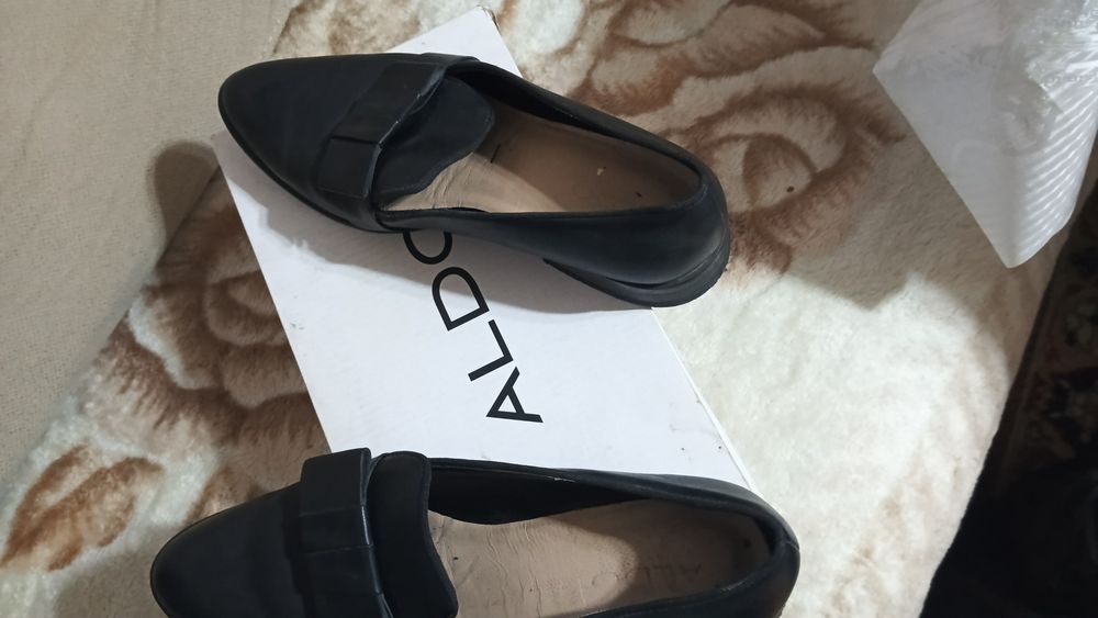 Женские туфли фирмы Алдо.