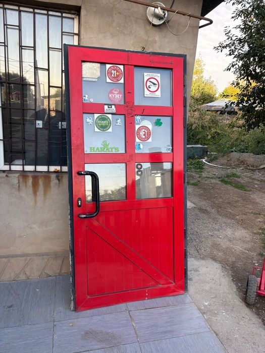 Продам пластиковые двери 2 шт
