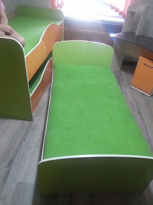 Шкаф,кровати стол