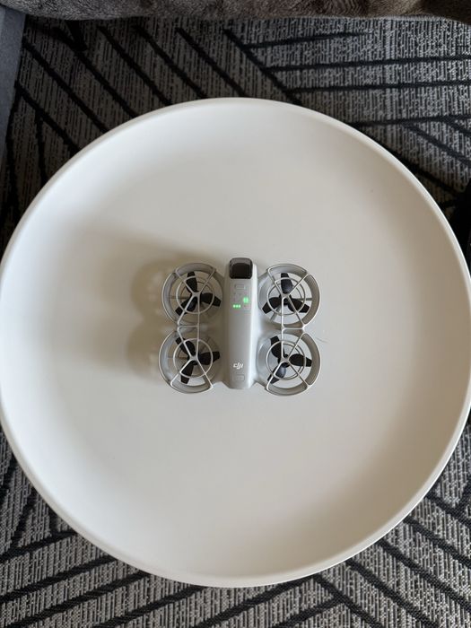 Продам DJI Neo (селфи-дрон)