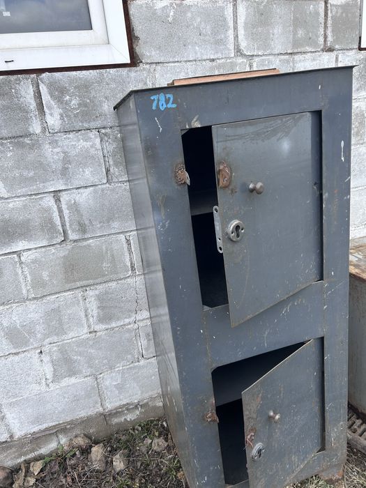 Продам металлический сейф