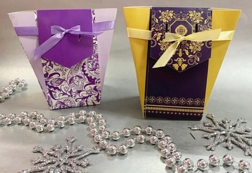 Бонбоньерки и значки Құдалар