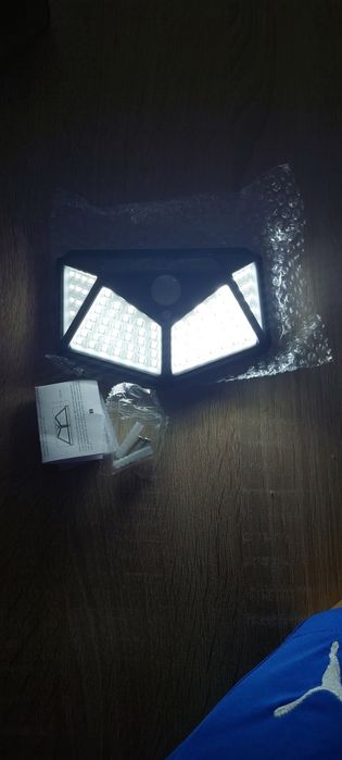 Соларна лампа със сензор за движение