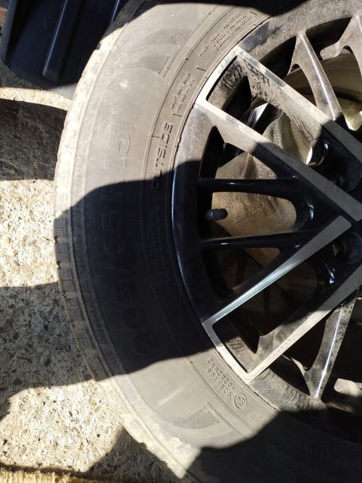 Продам комплект шин с дисками