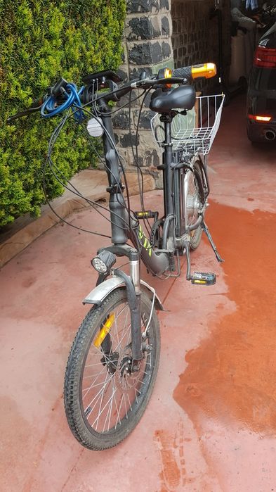 Bicicletă electrică Volta cu accelerație la mână