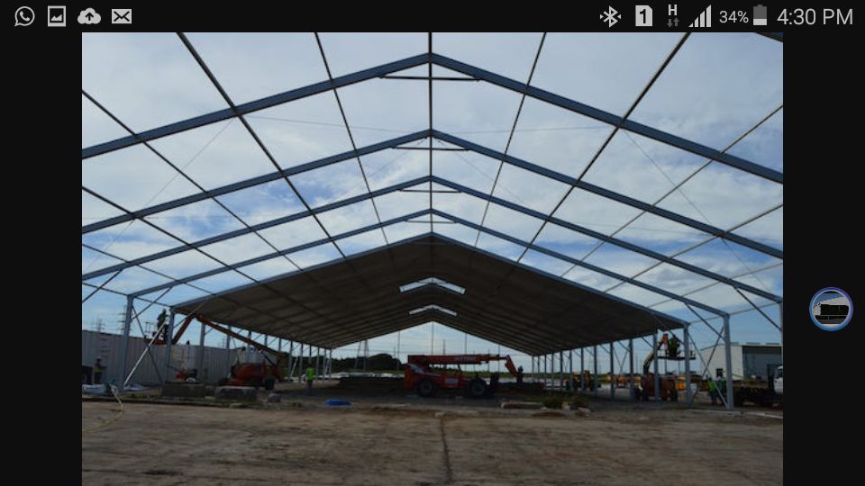 Ангар для футбола или тенниса.