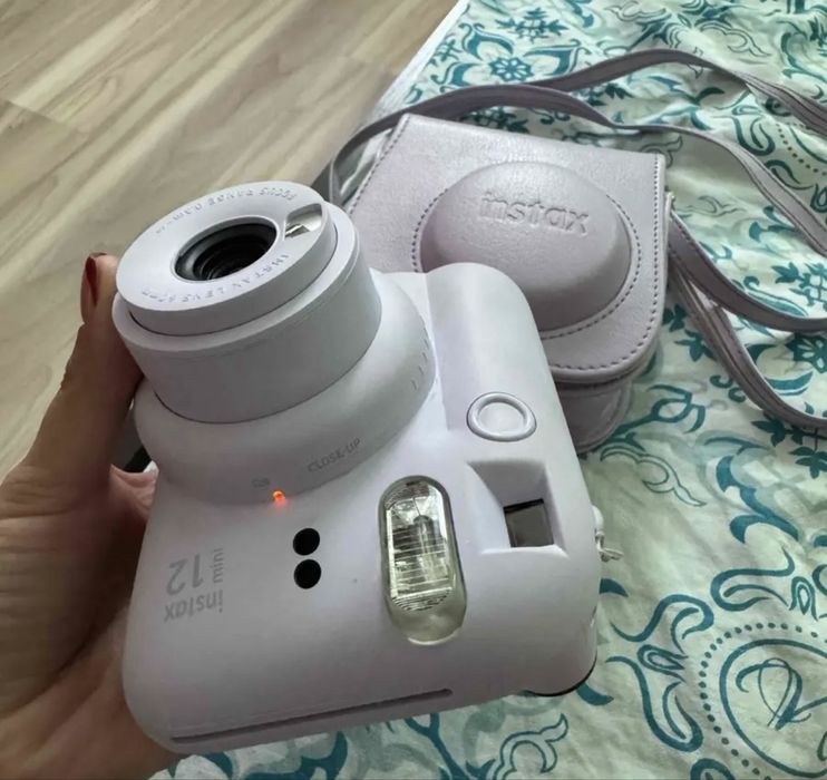 Продам instax mini 12.