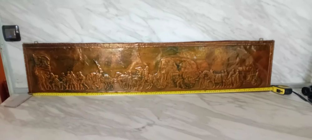 Голямо пано за стена от кована мед.
