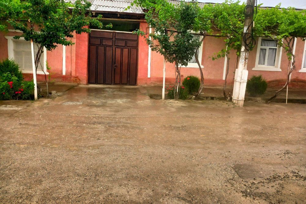Uy sotiladi Hovli