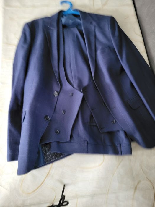 Костюм мужской 46 размера