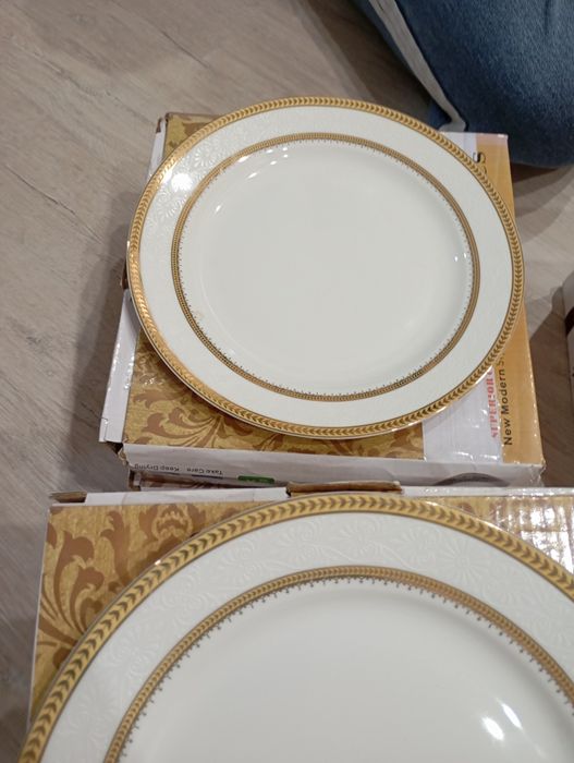 Продам набор тарелок