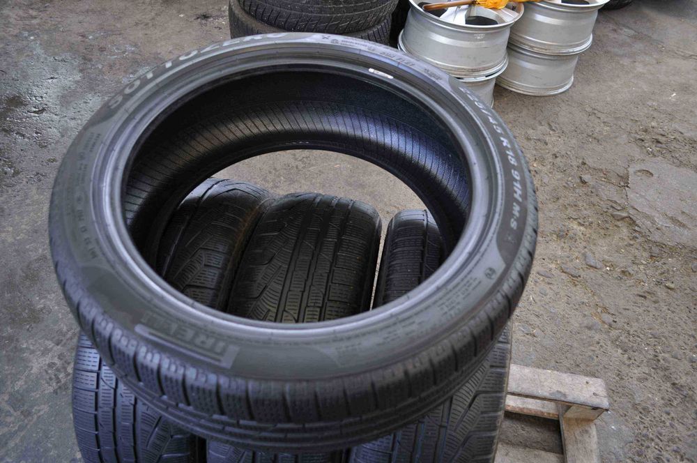 SET 2 Anvelope Iarna 225/45 R18 PIRELLI Sottozero Winter 240 Runflat