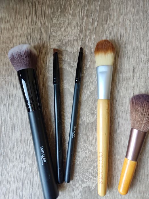 Продавам козметика за лице