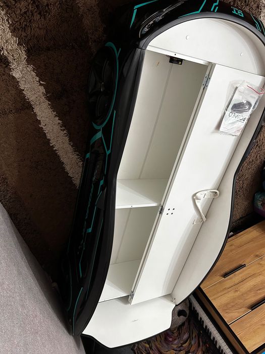 Кровать машина детская