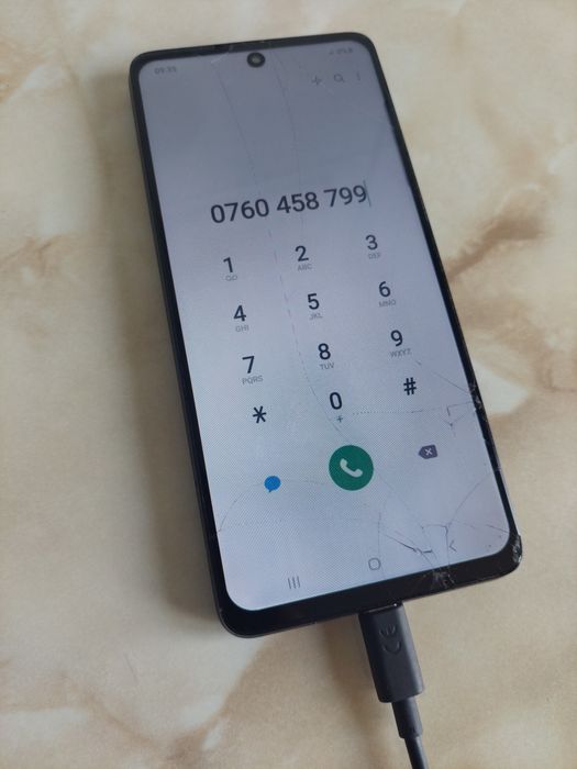 Vând Samsung Galaxy A51 + husă [necesită baterie nouă] //poze reale