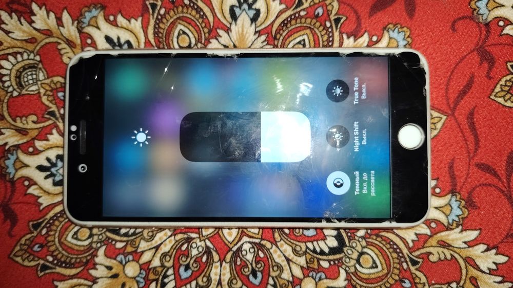 iPhone 8plus продам