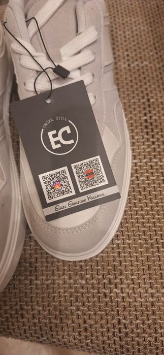 Продавам  маратонки