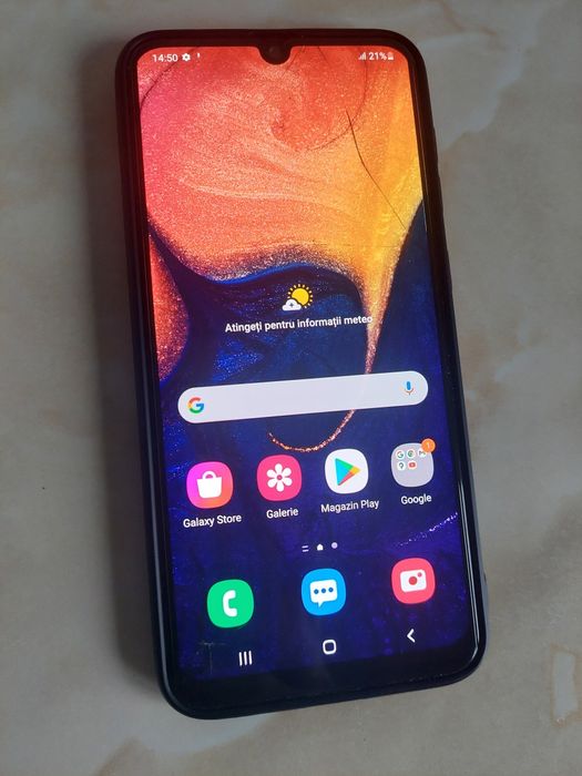 Vând Samsung Galaxy A50 fisurat dar perfect funcțional //poze reale