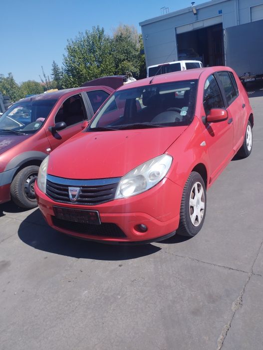 Bara fata capota far aripa trager Dacia Sandero