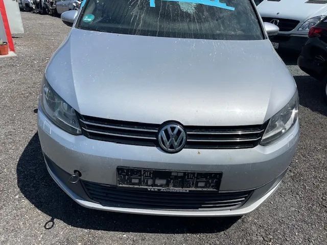 Dezmembrez Volkswagen Touran 2 an 2011 motor 1.6 tdi CAYC