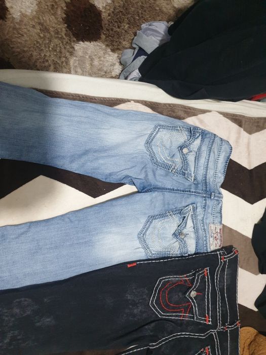 Blugi True religion aproape noi (cei negri nu ii mai am