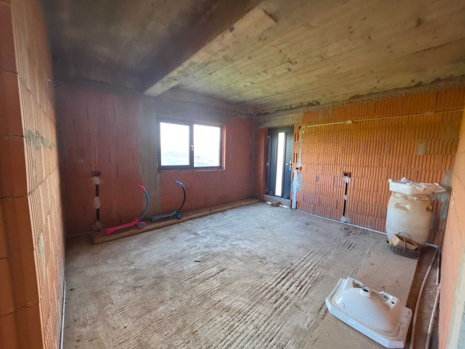 Casă premium din cărămidă la rosu (200 mp), BECI, livadă pe rod în Malcoci – Ideală pentru Familie sau Pensiune