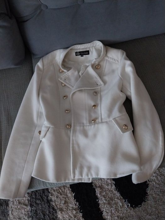 Белое полупальто