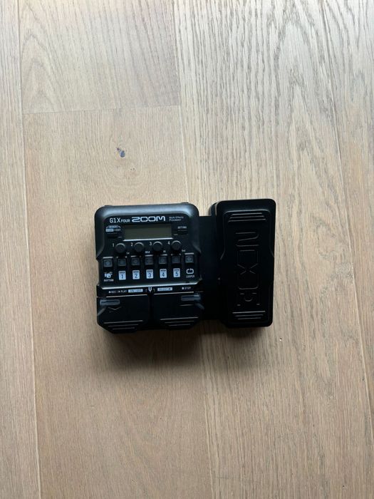 Zoom G1XFOUR Multi-efect de chitară