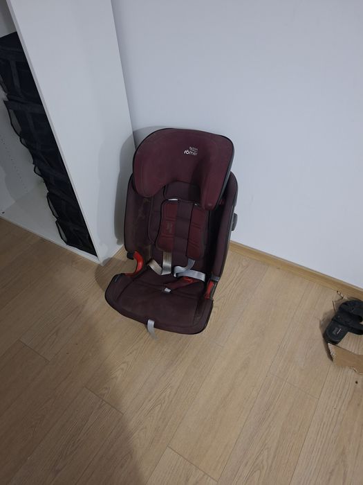 Vând scaun  de mașină BRITAX