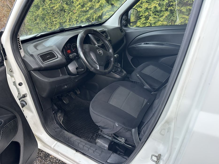 Vand Opel Combo 1,3 diesel an fabricatie 2016 aer conditionat