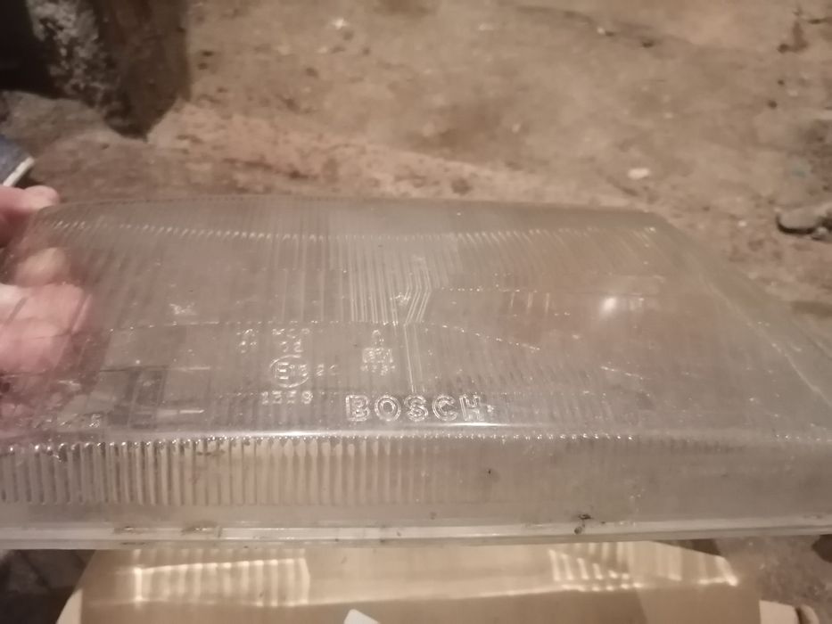 Стекло фары Audi B4