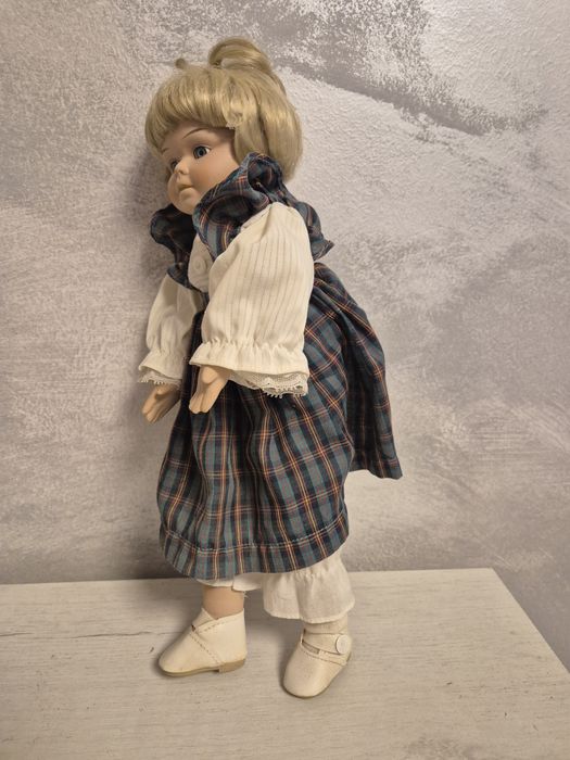 Продавам порцеланови кукли