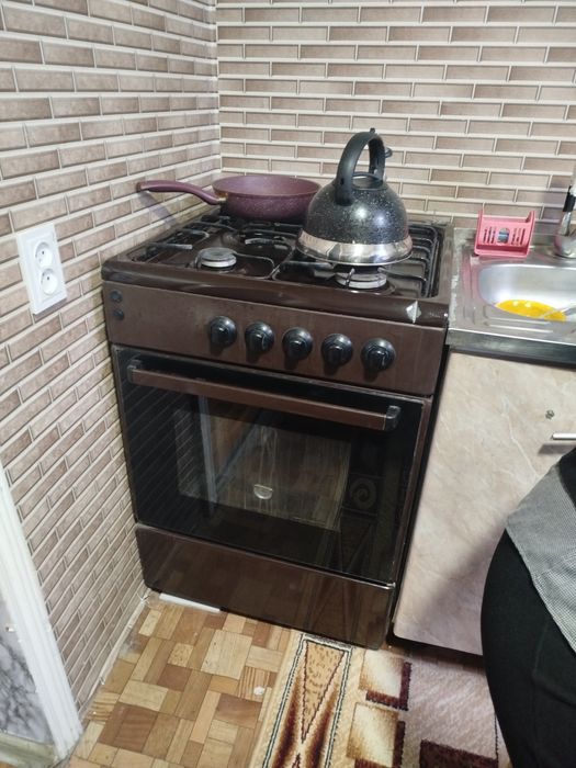 Продам газ плиту
