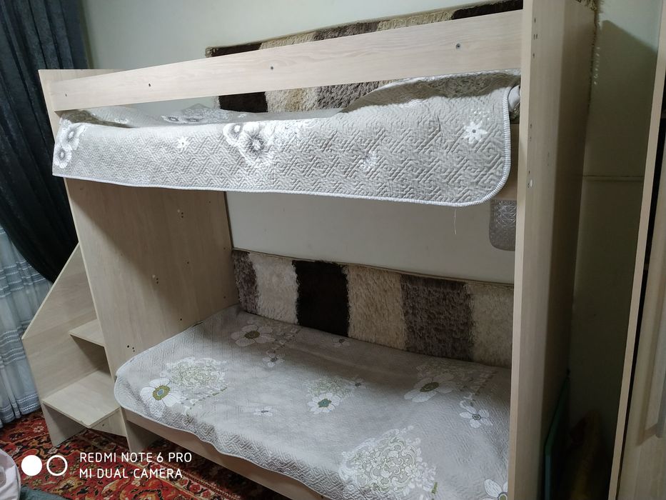 двухэтажная кровать