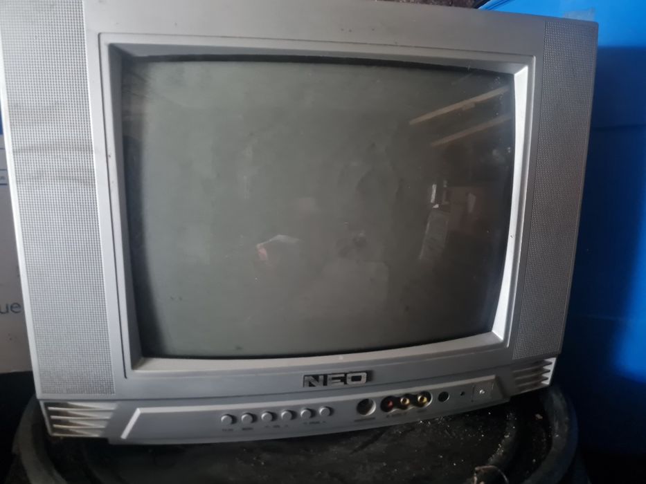 Телевизор 14" работещ