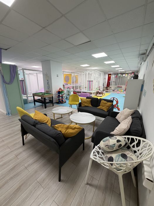 Set mobilier cafenea / loc de joaca/ after school