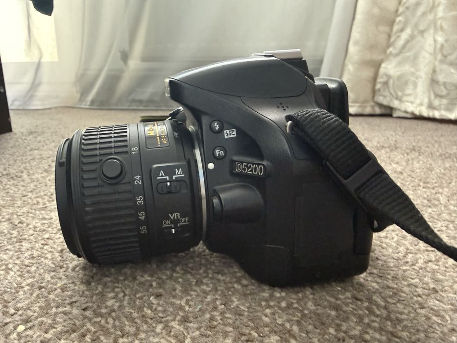 Aparat foto DSLR Nikon D5200 + obiectiv kit 18-55mm VR