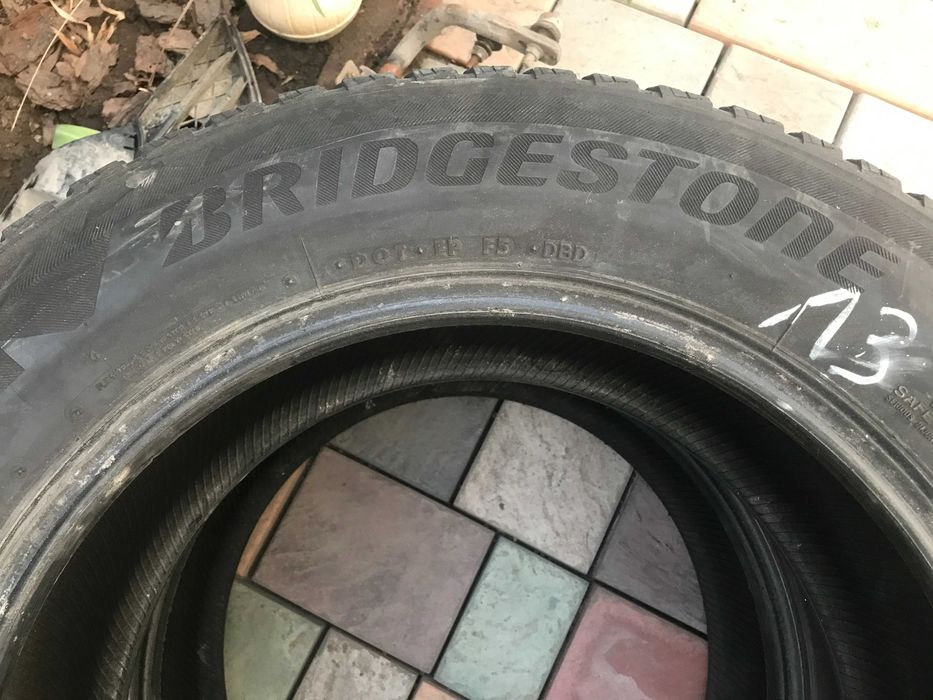 2 шины Bridgestone 225/65/R17. Зима