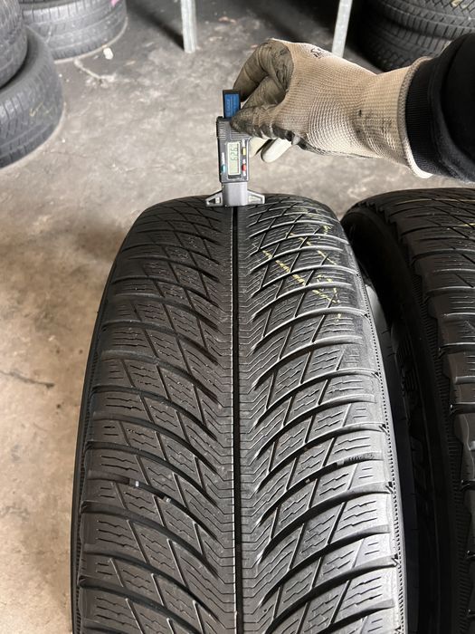 2 anvelope iarna 235/55/19 , michelin !