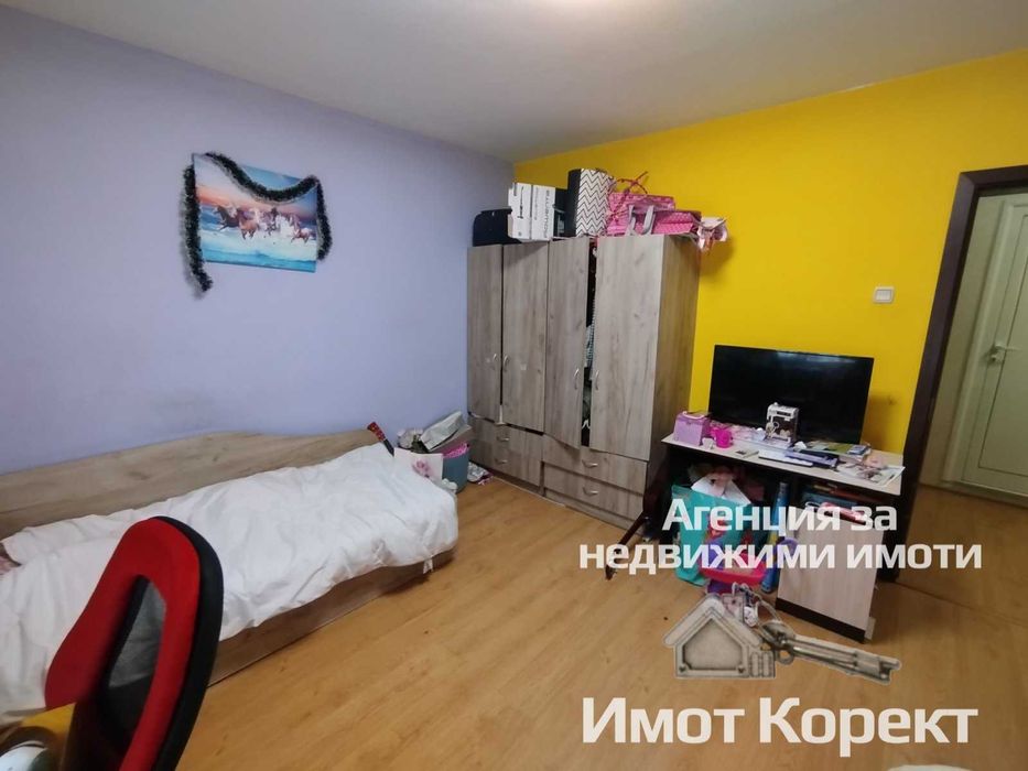 Имот Корект продава Етаж от къща,1/2 таван, 1/2 партер и 1/2 таван