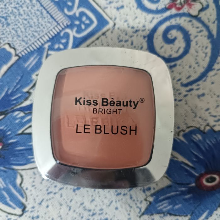 Тени . Румяна.  Лосьон после бритья.