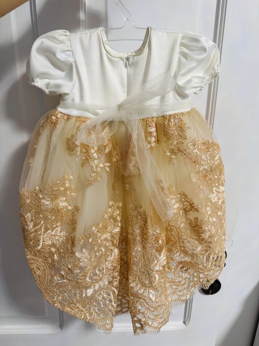 Rochie fetite cu trenă, broderie si bolero, dantelă și tulle