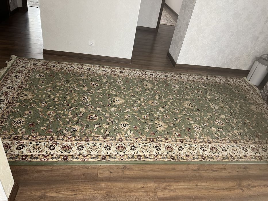 Ковры комод тумба стол стулья